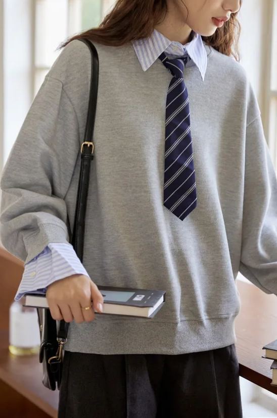 设计感学院风条纹假两件卫衣+领带套装* S