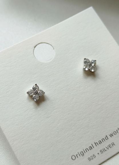 Flora Bloom Studs 四瓣花朵耳环