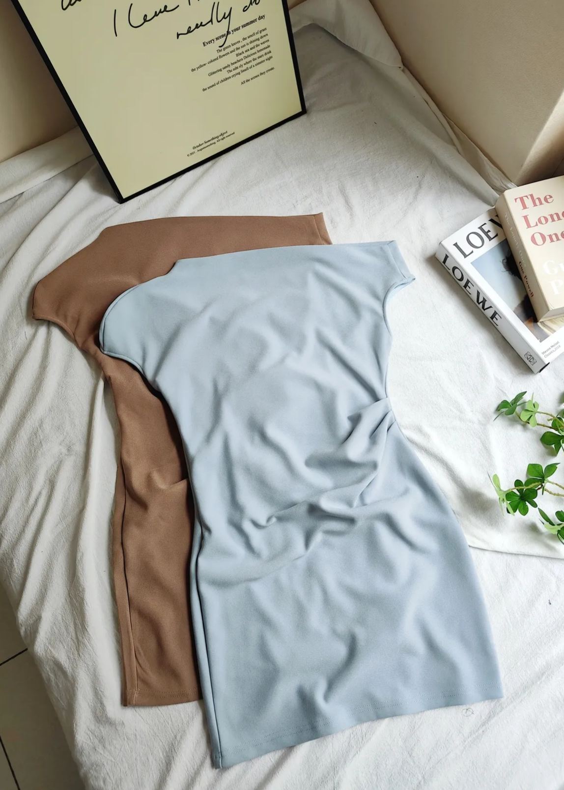 Sleek Off-Shoulder Dress 斜肩露背连衣裙*2 Colors