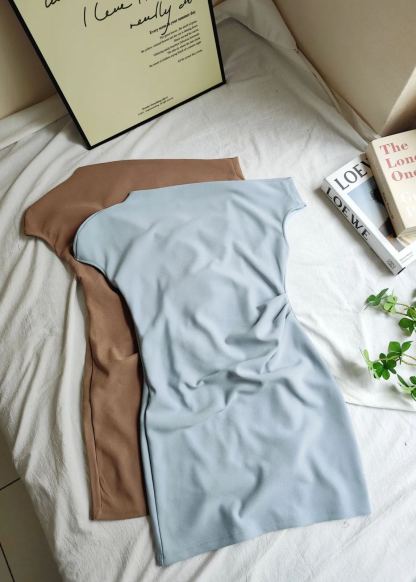 Sleek Off-Shoulder Dress 斜肩露背连衣裙*2 Colors