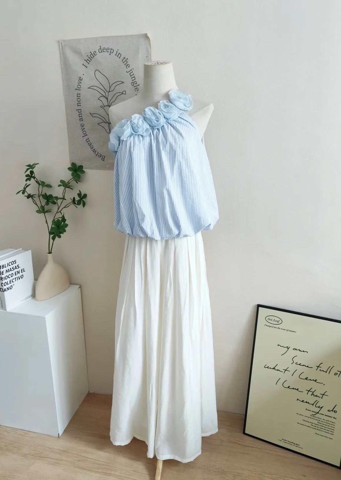 Elowrose 3D Blossom Off-Shoulder Striped Top 被追着问~浪漫立体花朵斜肩度假风条纹上衣*2 Colors