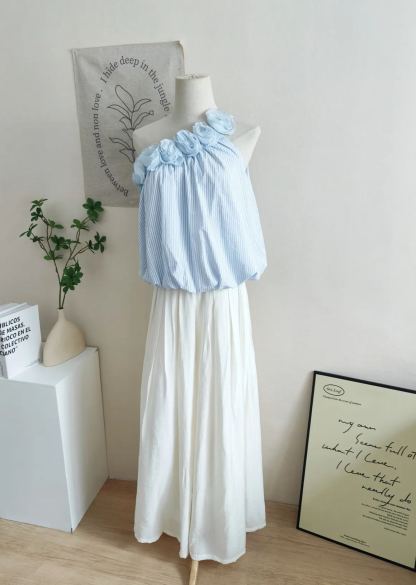 Elowrose 3D Blossom Off-Shoulder Striped Top 被追着问~浪漫立体花朵斜肩度假风条纹上衣*2 Colors