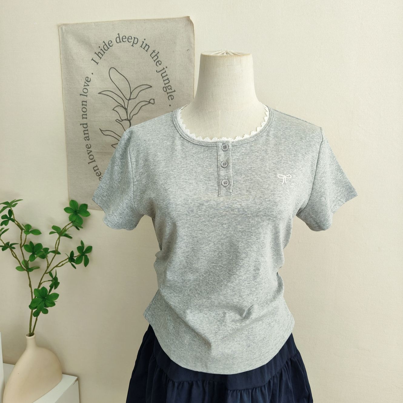 Gray Lace Trim Tee 灰色蕾丝花边T恤