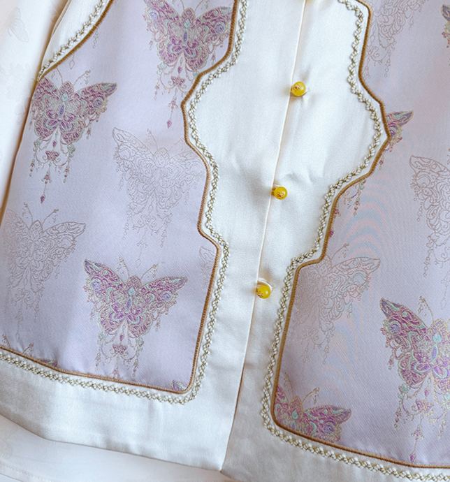 Real photos of the new 2026 Chinese-style Hanfu, featuring intricate jacquard embroidery, a round neckline, decorative buttons, and a modified patchwork design for the vest