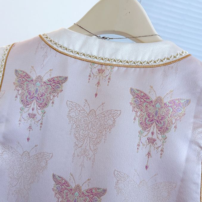 Real photos of the new 2026 Chinese-style Hanfu, featuring intricate jacquard embroidery, a round neckline, decorative buttons, and a modified patchwork design for the vest