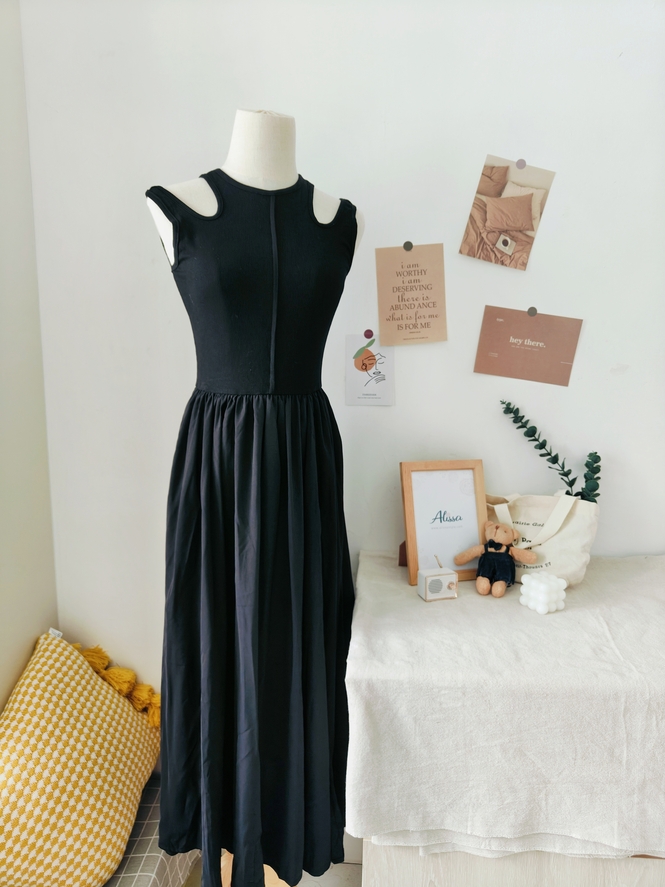 Slit Cut Vest Dress  挖空背心开叉连衣裙