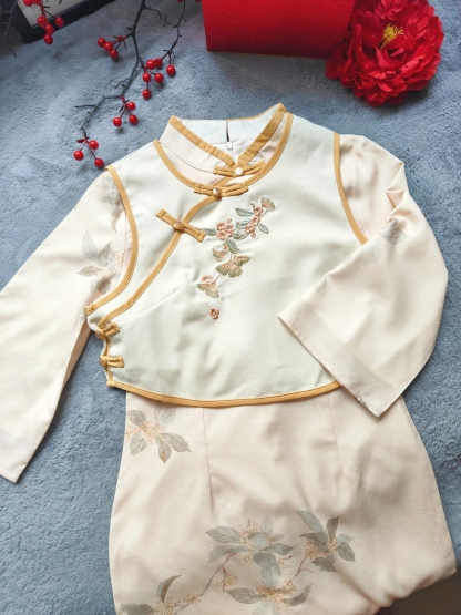 Classic Chinese Two-Piece Set 马甲+旗袍套装