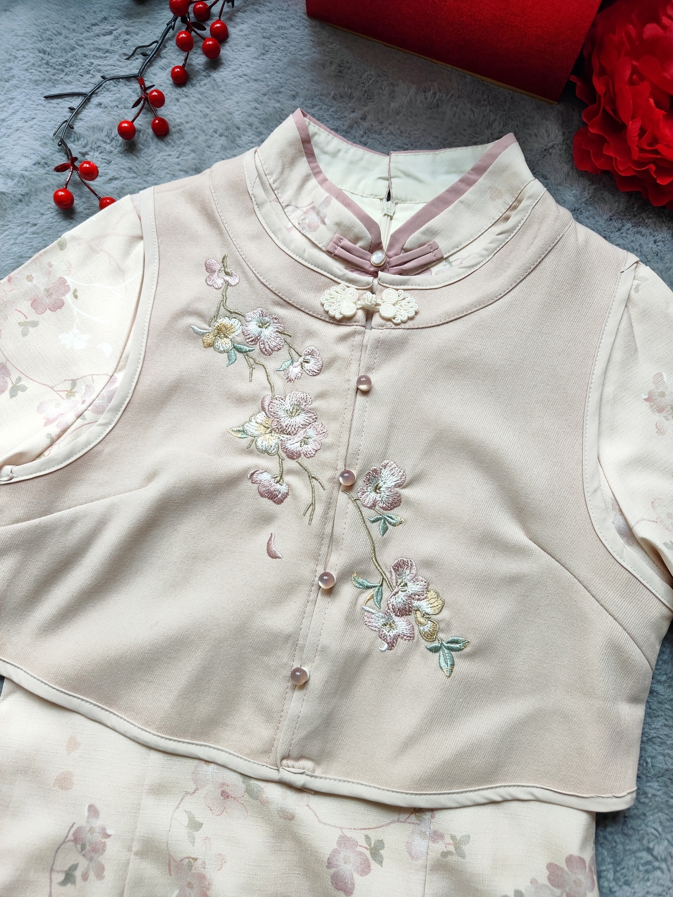 Classic Chinese Two-Piece Set 马甲+旗袍套装