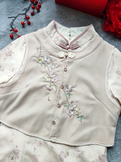 Classic Chinese Two-Piece Set 马甲+旗袍套装