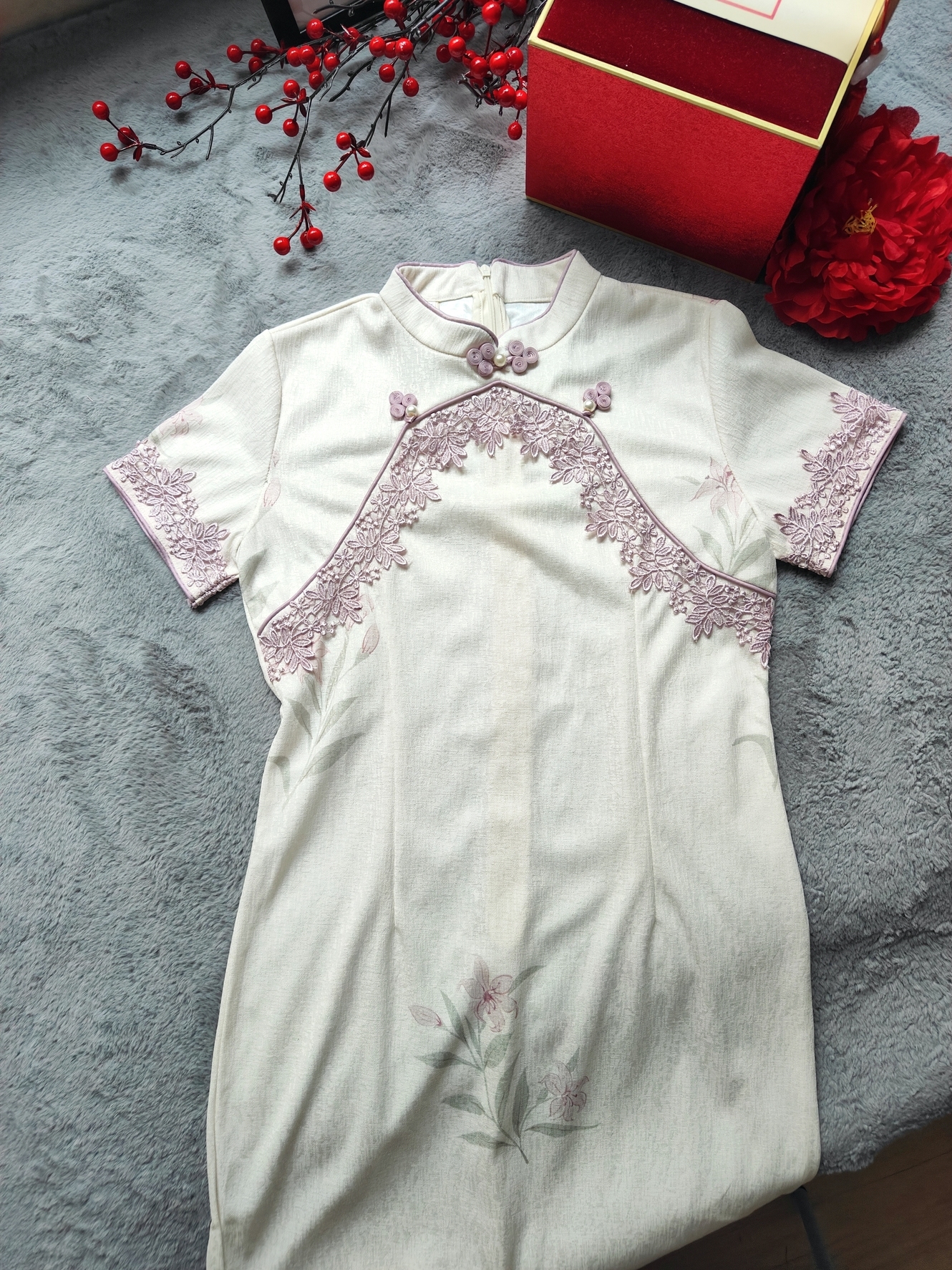 Lilac Grace Lace Cheongsam 紫色蕾丝旗袍
