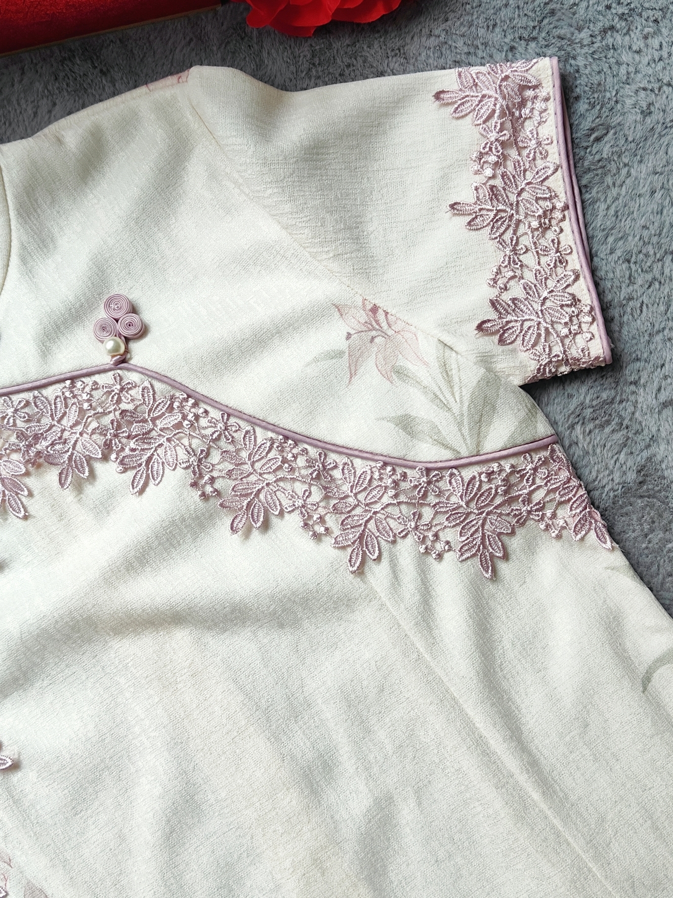 Lilac Grace Lace Cheongsam 紫色蕾丝旗袍