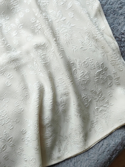 Jacquard Mandarin Collar Blouse 提花盘扣衬衫*left beige only