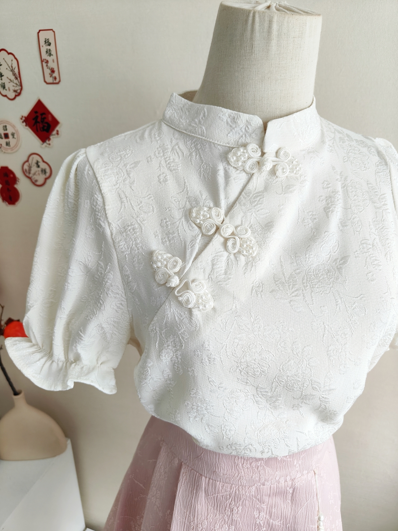 Jacquard Mandarin Collar Blouse 提花盘扣衬衫*left beige only