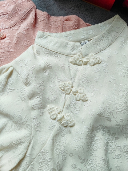 Jacquard Mandarin Collar Blouse 提花盘扣衬衫*left beige only