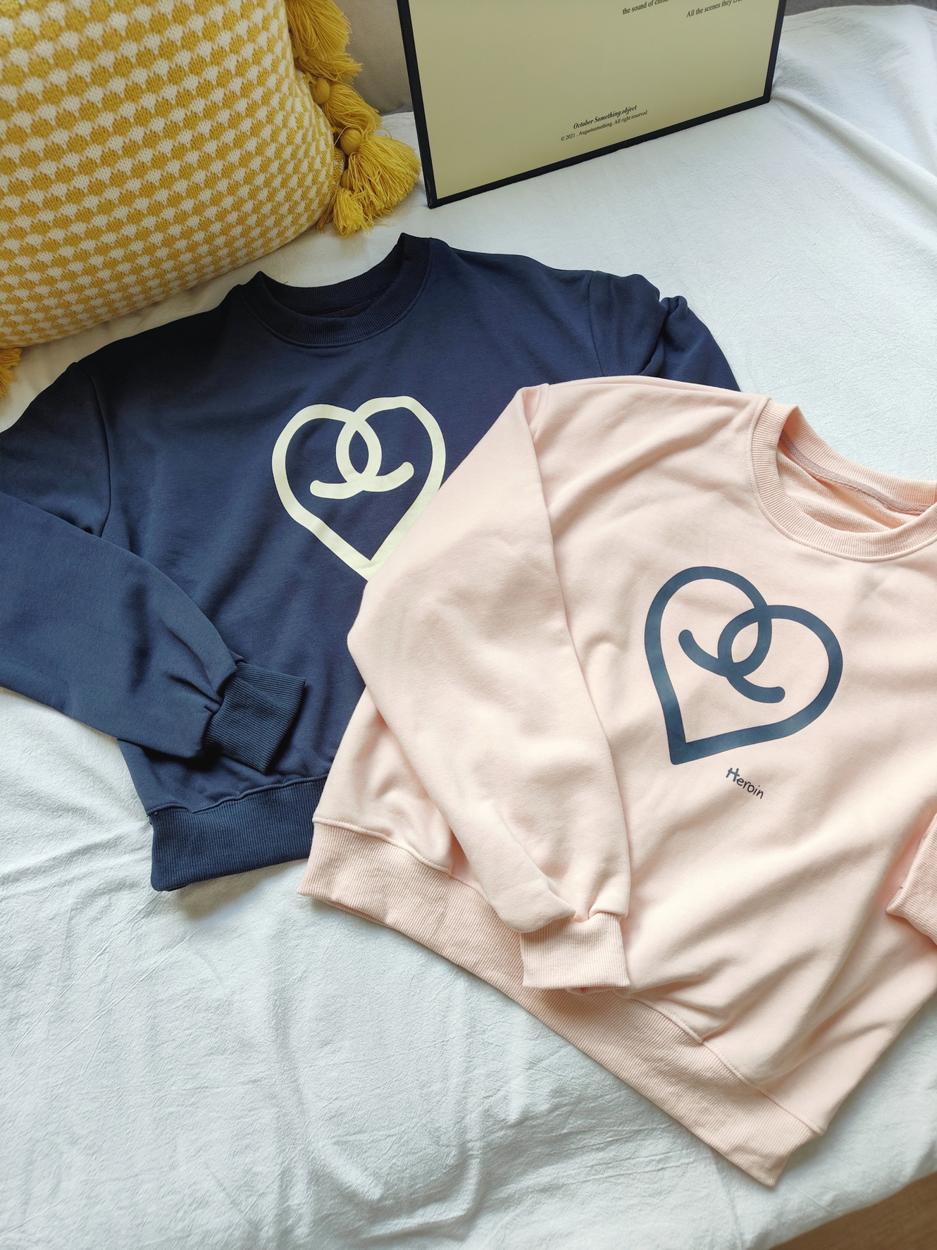 Retro Heart Emblem Sweatshirt 美式爱心印花卫衣 *2Colors