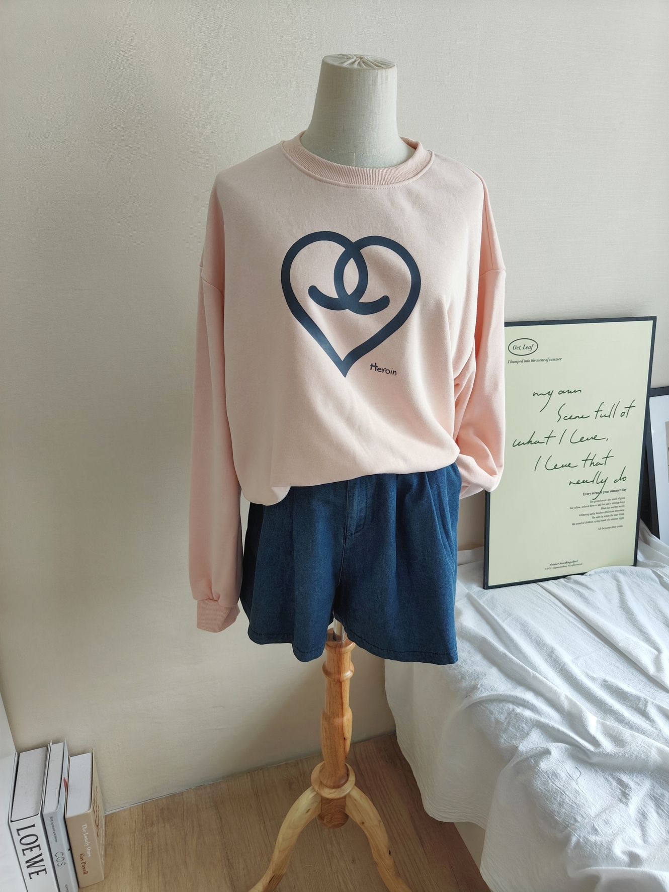 Retro Heart Emblem Sweatshirt 美式爱心印花卫衣 *2Colors