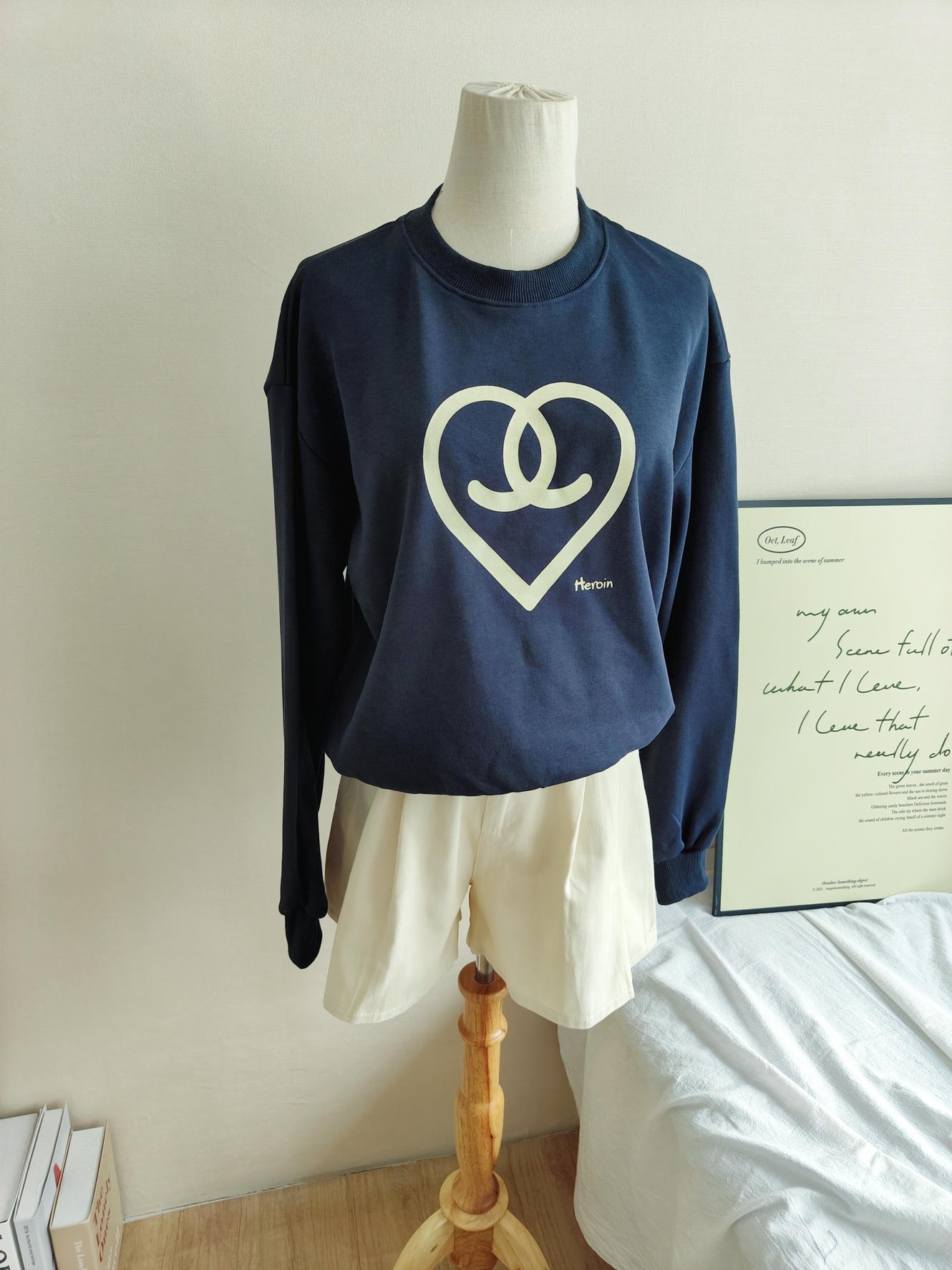 Retro Heart Emblem Sweatshirt 美式爱心印花卫衣 *2Colors