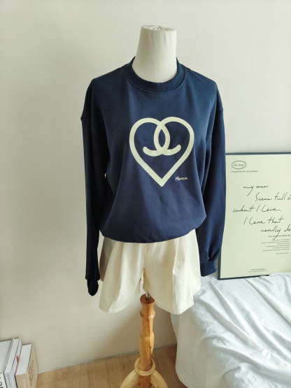 Retro Heart Emblem Sweatshirt 美式爱心印花卫衣 *2Colors