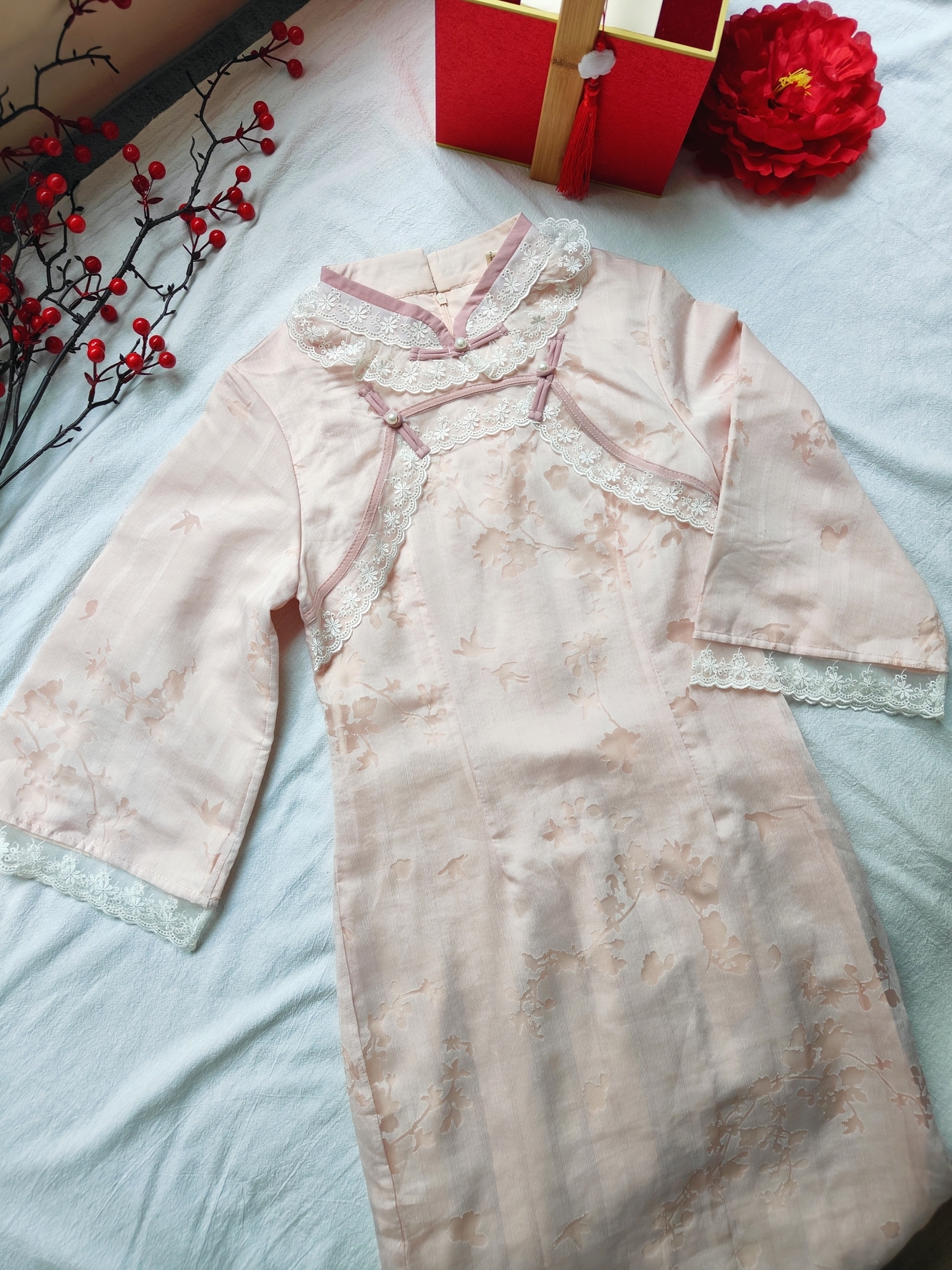 Pink Charm Lace Cheongsam粉黛蕾韵旗袍