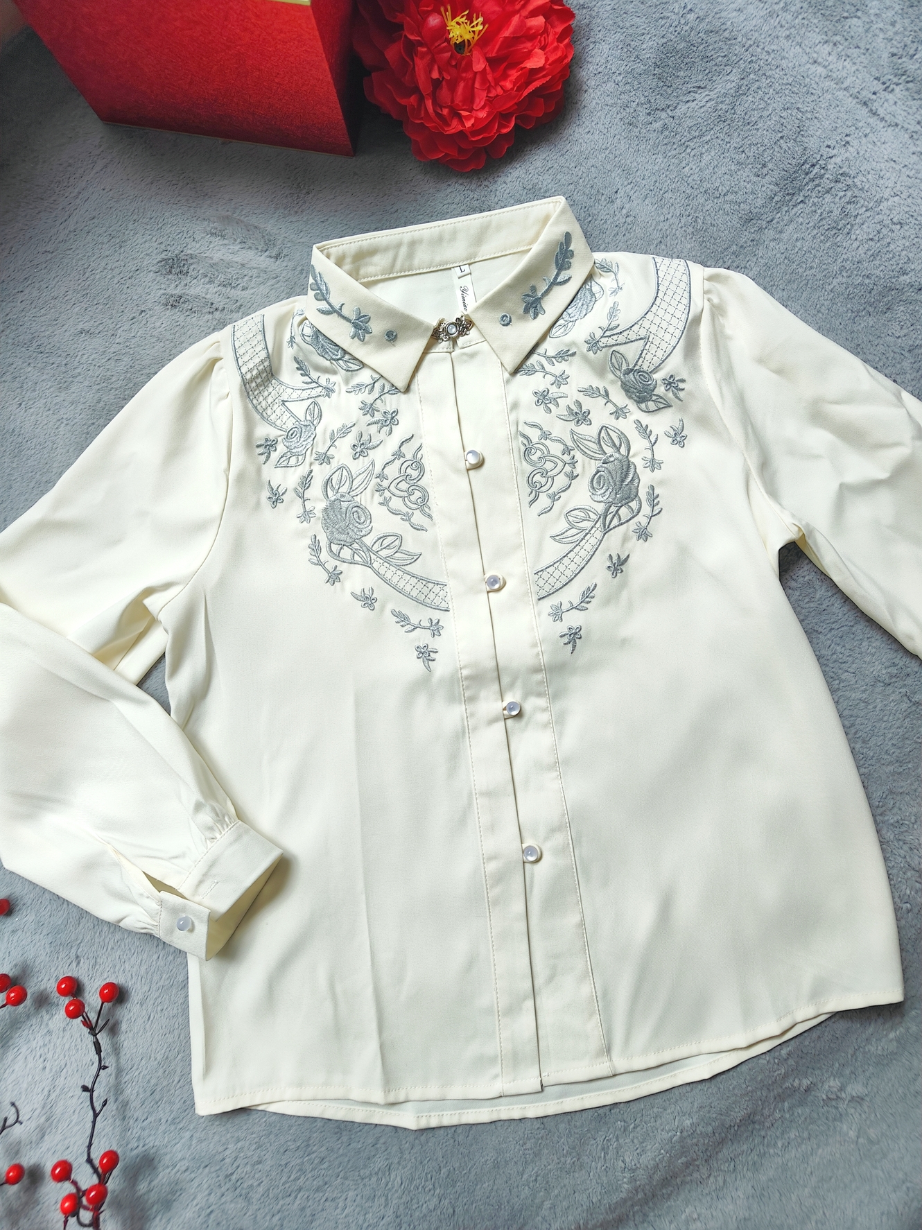 Classic Embroidery Long Sleeve Top 杏色绣花长袖衬衫