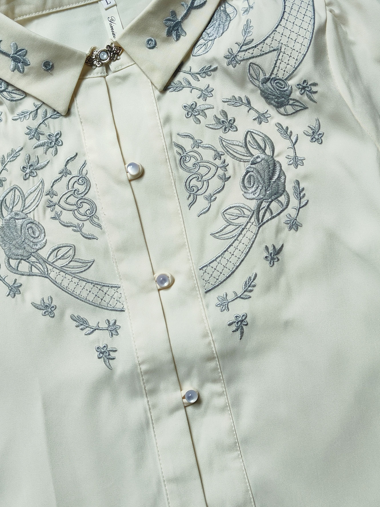 Classic Embroidery Long Sleeve Top 杏色绣花长袖衬衫