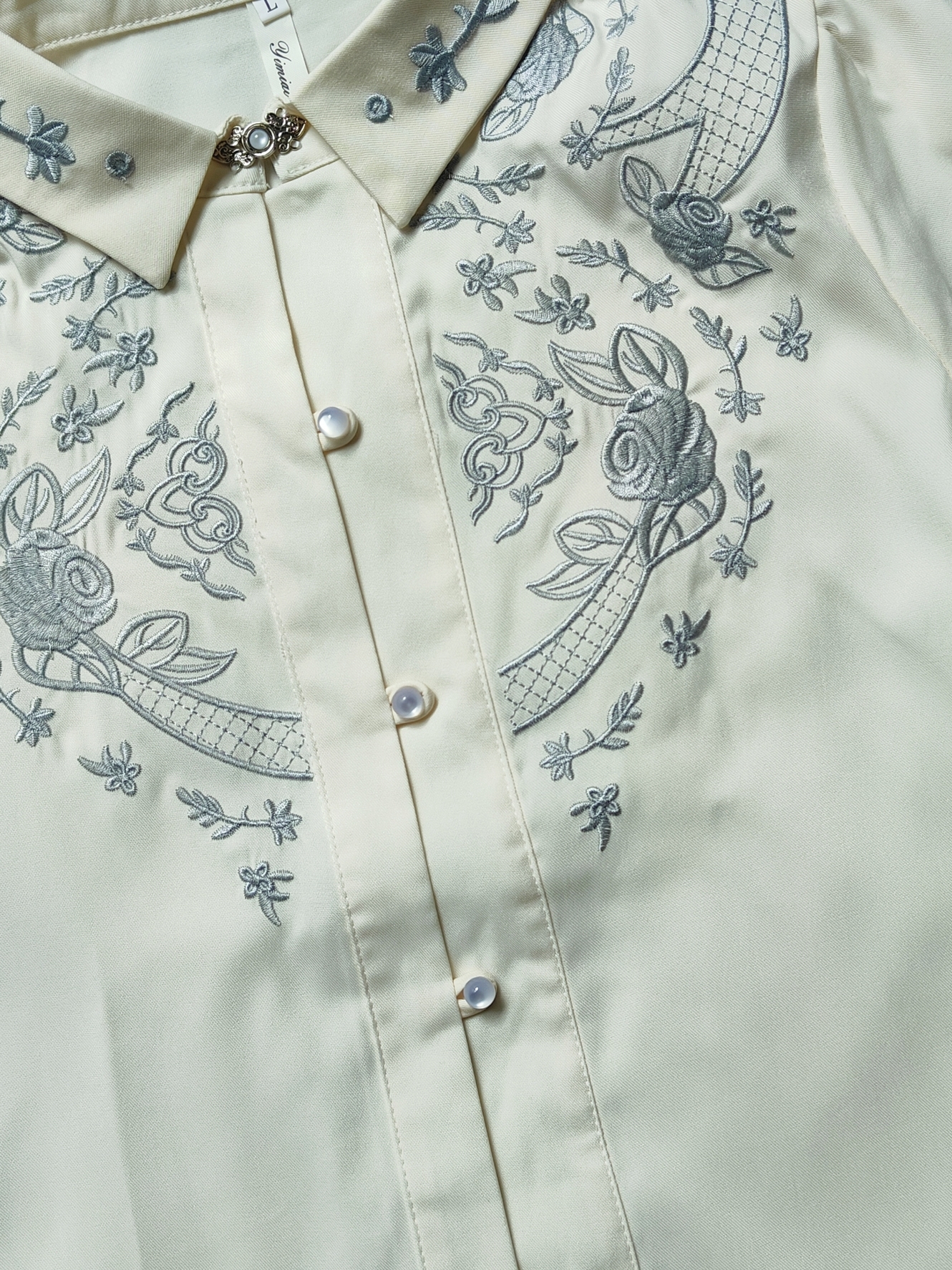 Classic Embroidery Long Sleeve Top 杏色绣花长袖衬衫