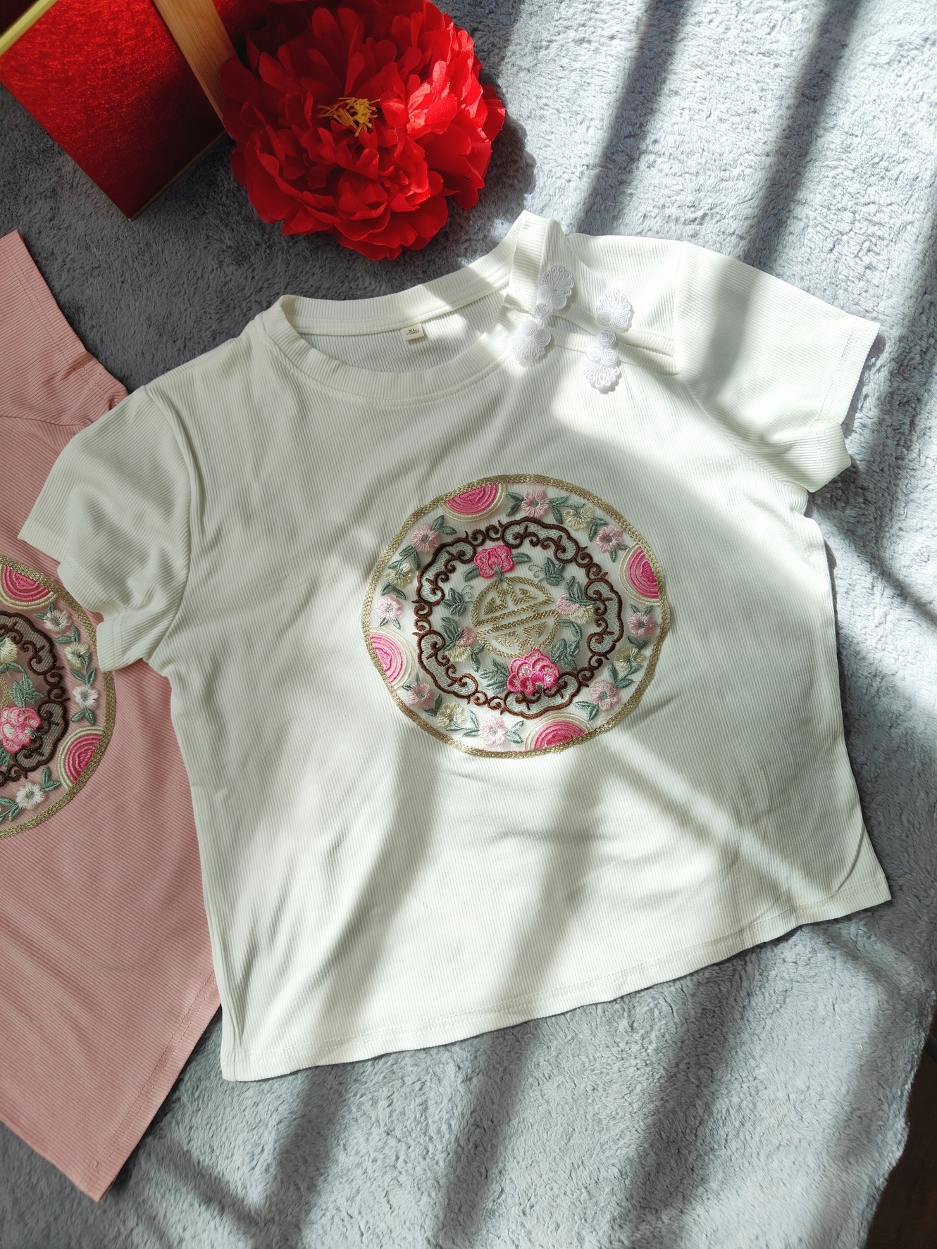 Embroidered Button Short Tee 刺绣斜盘扣短款t恤*3 Colors