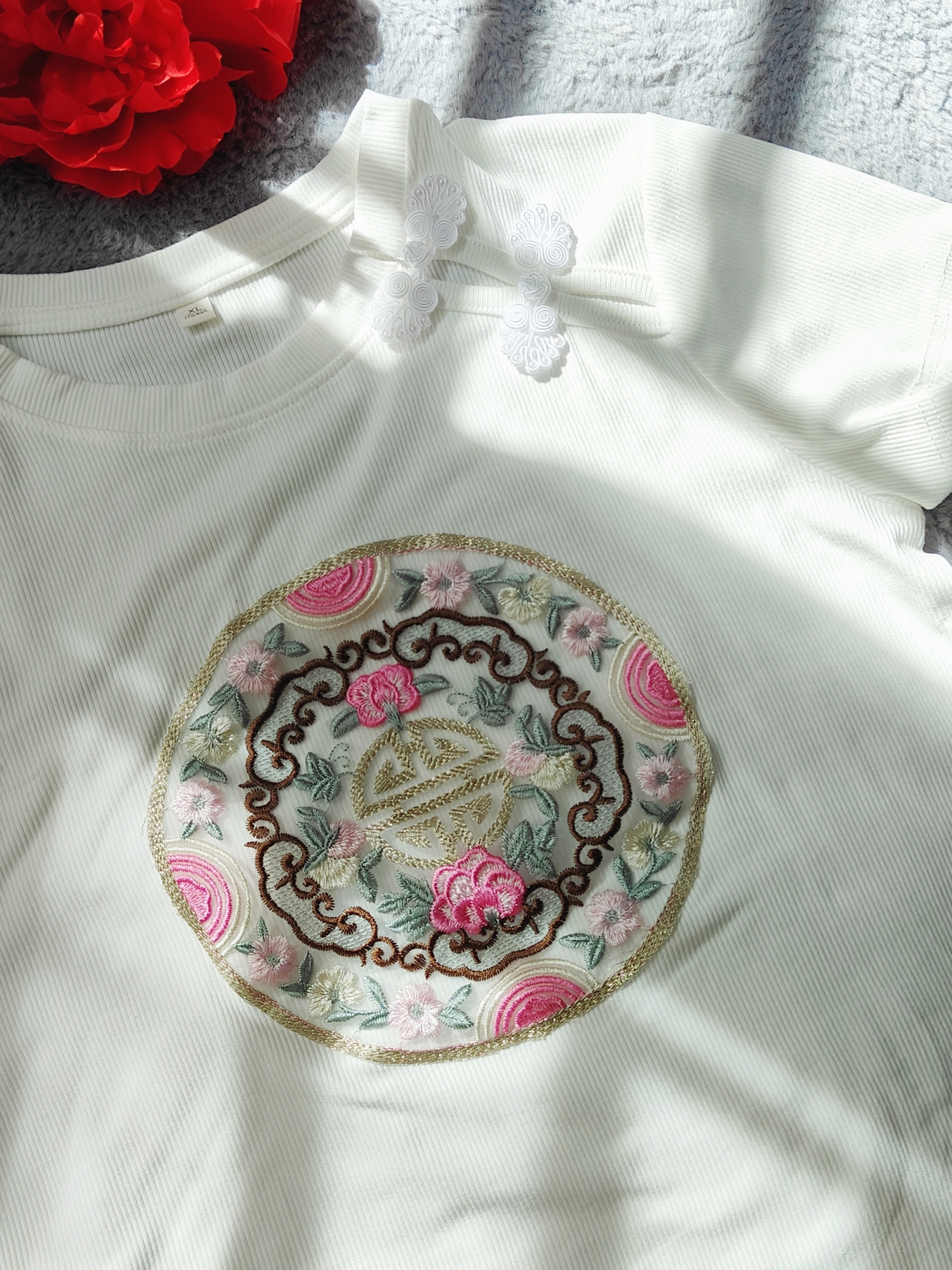 Embroidered Button Short Tee 刺绣斜盘扣短款t恤*3 Colors