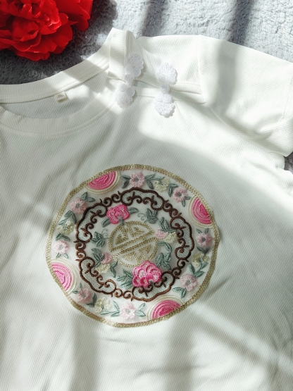 Embroidered Button Short Tee 刺绣斜盘扣短款t恤*3 Colors