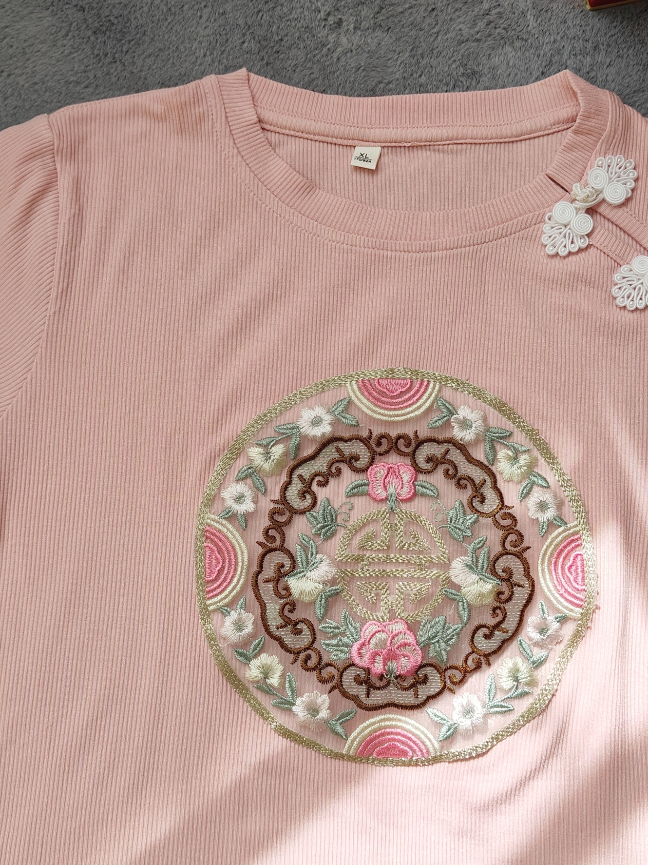 Embroidered Button Short Tee 刺绣斜盘扣短款t恤*3 Colors