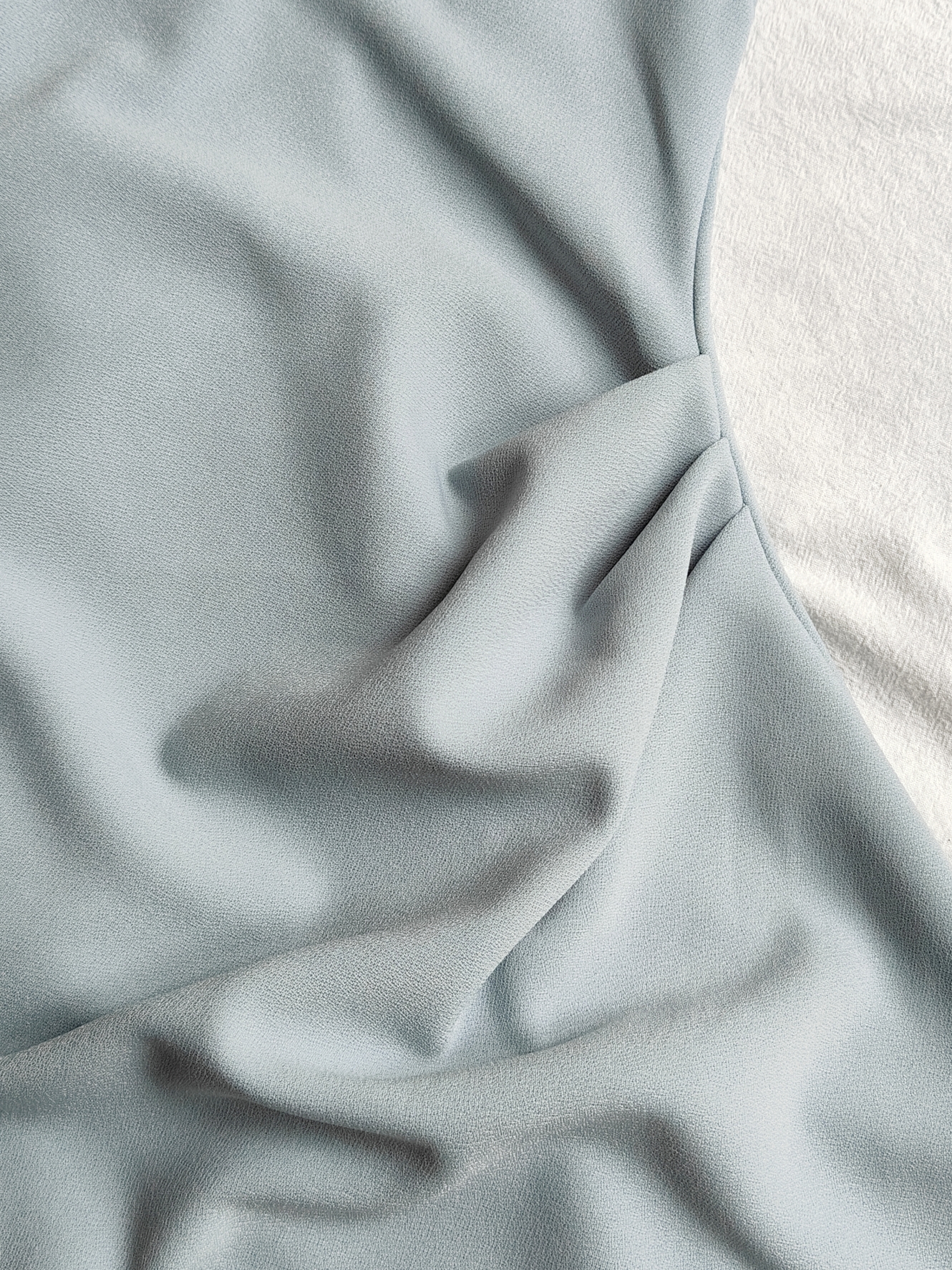 Sleek Off-Shoulder Dress 斜肩露背连衣裙*2 Colors