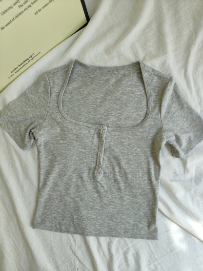  Casual Buttoned Short Tee 纽扣短款百搭T恤* 3 Colors