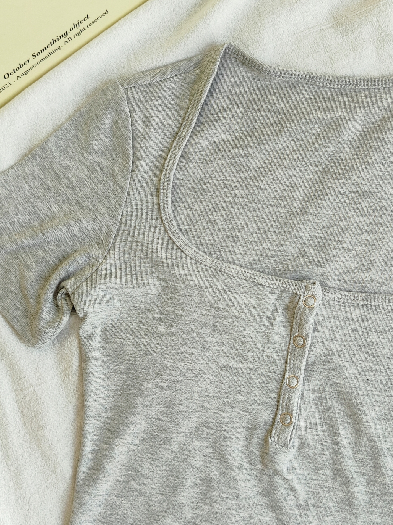  Casual Buttoned Short Tee 纽扣短款百搭T恤* 3 Colors