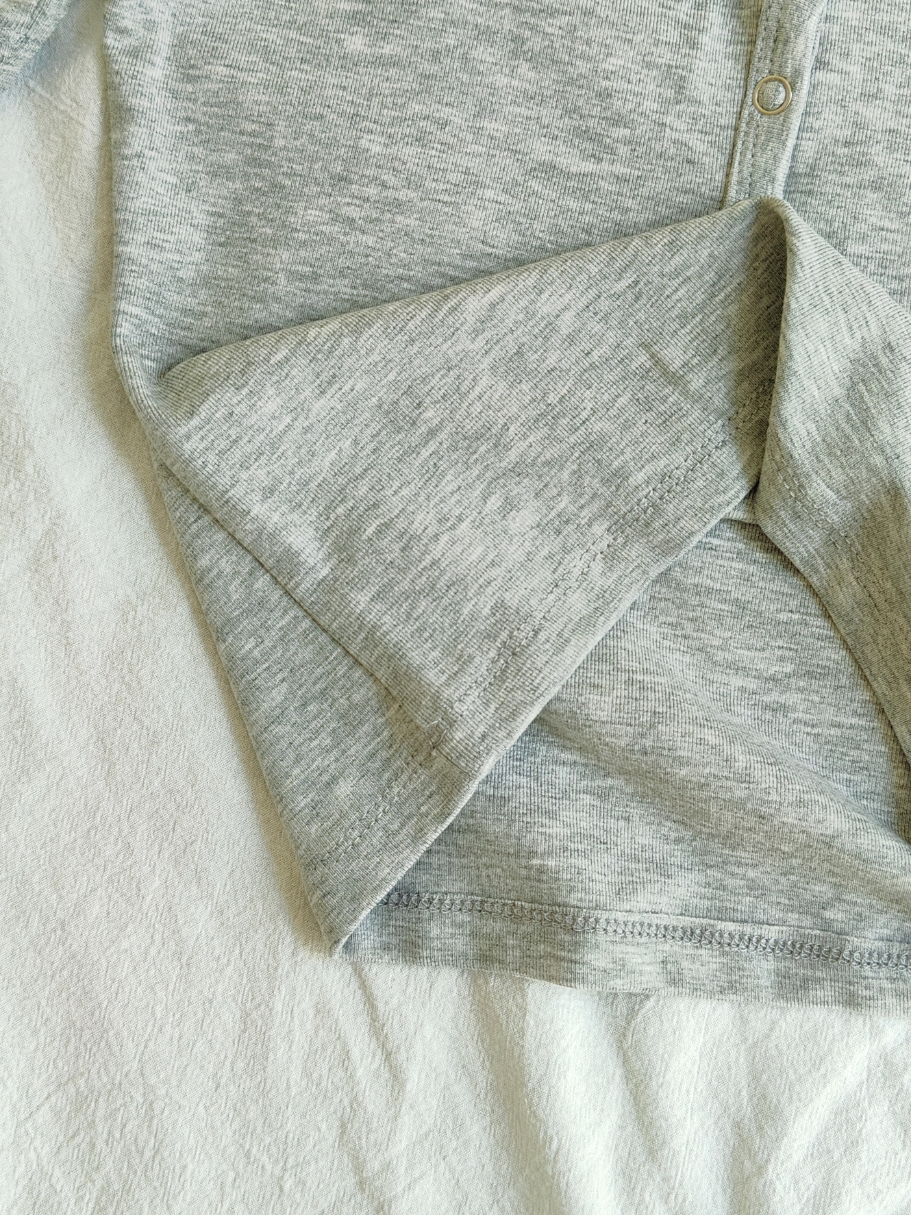  Casual Buttoned Short Tee 纽扣短款百搭T恤* 3 Colors