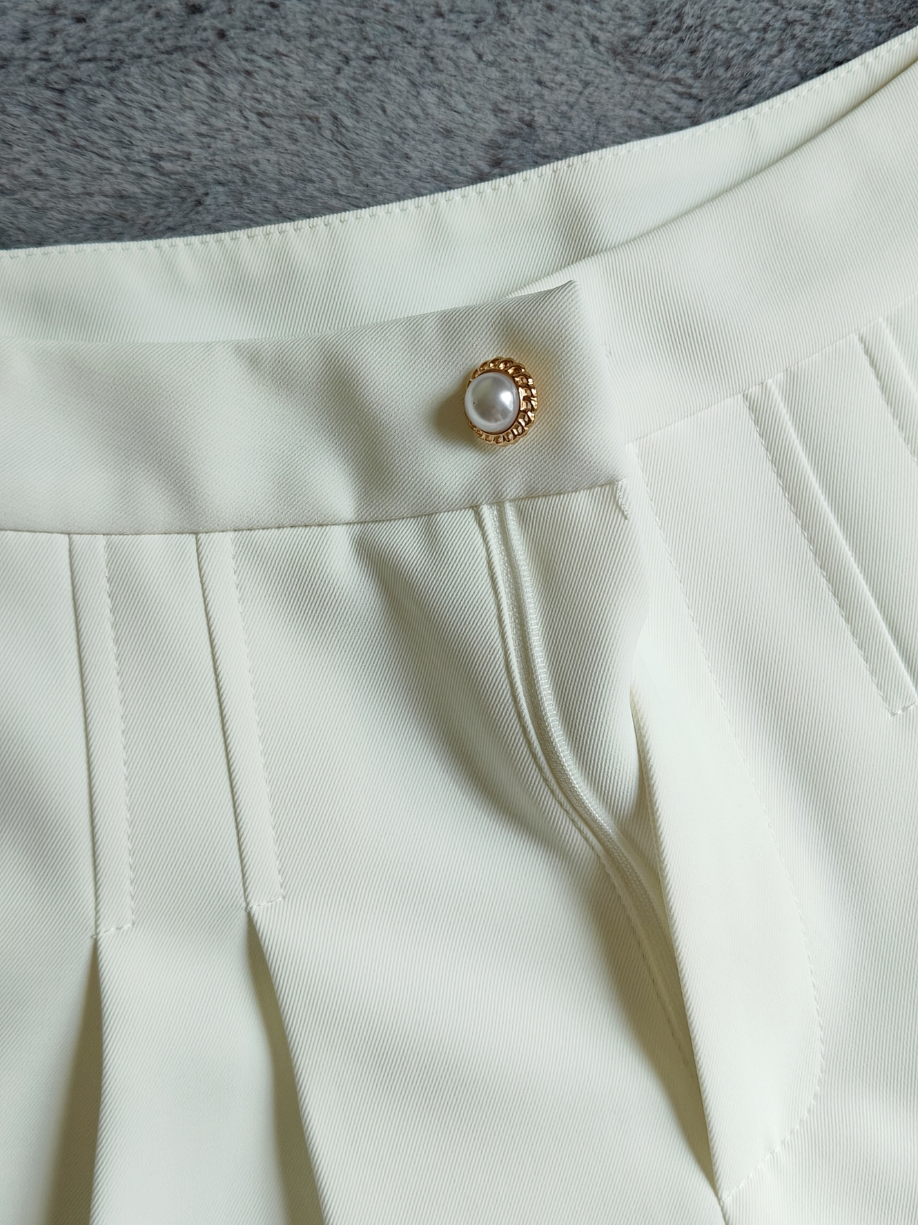 Pearl Button Pleated Blouse 珍珠扣百褶短款*3 Colors