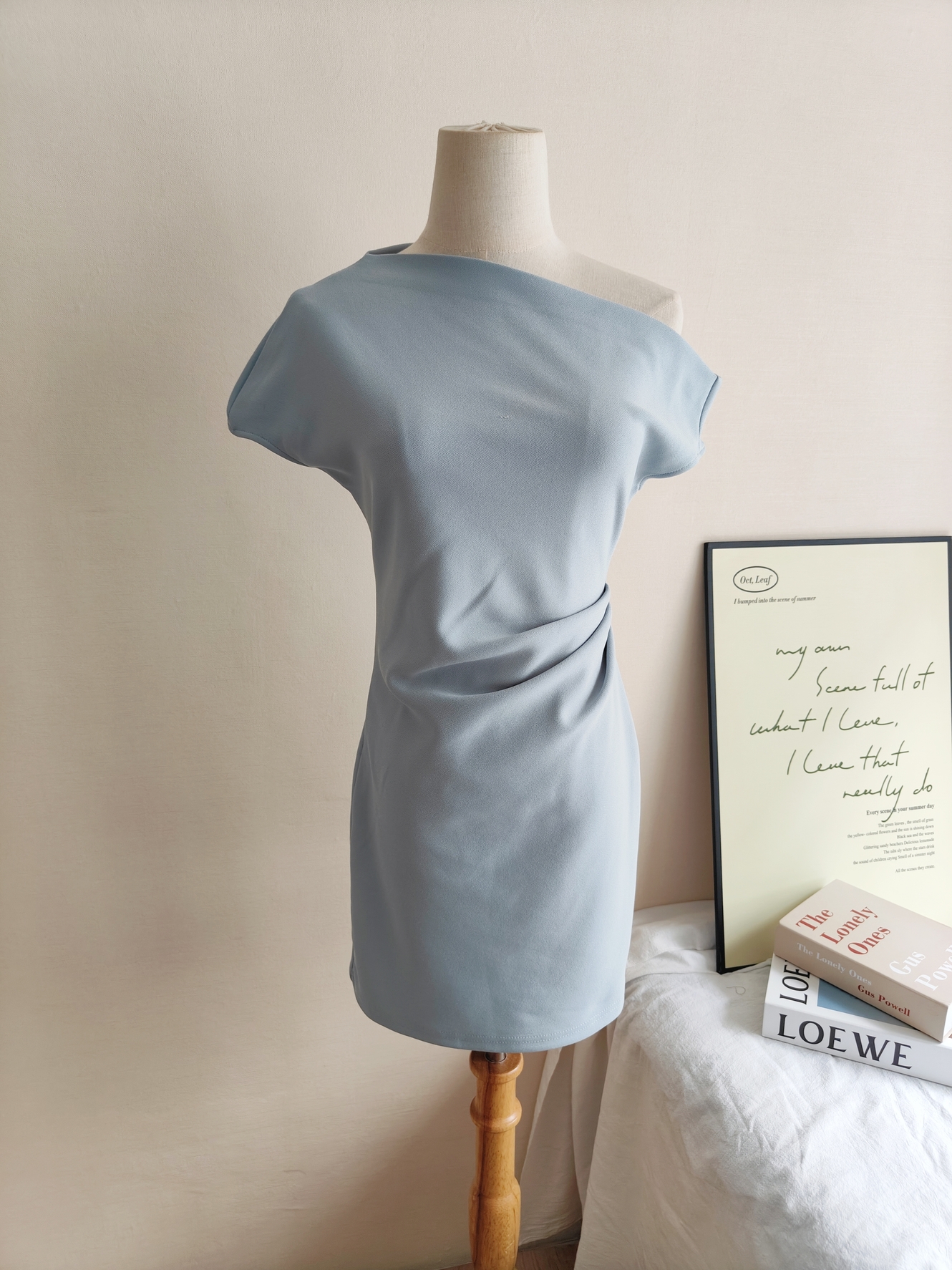 Sleek Off-Shoulder Dress 斜肩露背连衣裙*3 Colors