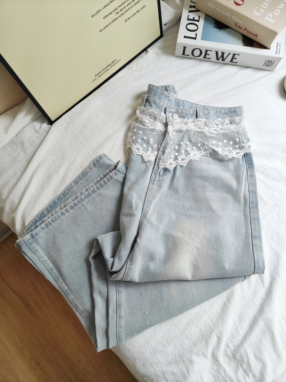 Vintage Lace Straight-Leg Jeans 闲蕾丝拼接水洗直筒牛仔裤