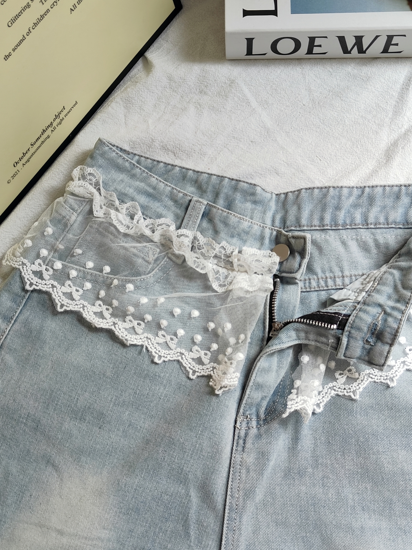Vintage Lace Straight-Leg Jeans 闲蕾丝拼接水洗直筒牛仔裤