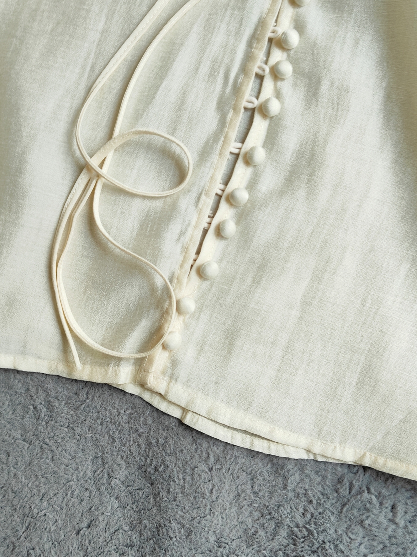 Senna V-Tie Blouse 仙气飘带V领衬衫