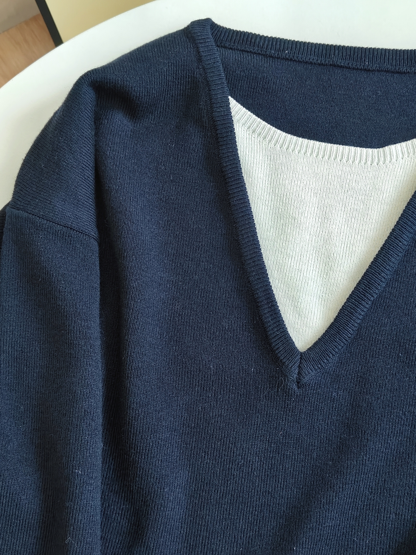 Chic Dual-Tone Knit Top 慵懒撞色假两件毛衣* 2 Colors