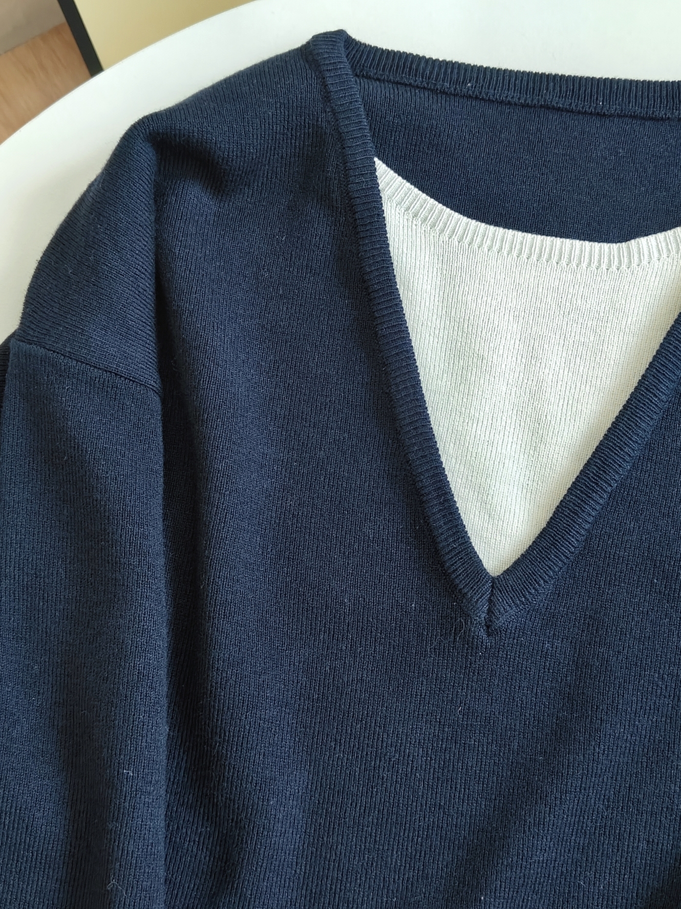 Chic Dual-Tone Knit Top 慵懒撞色假两件毛衣* 2 Colors