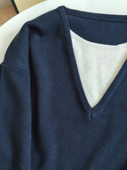 Chic Dual-Tone Knit Top 慵懒撞色假两件毛衣* 2 Colors