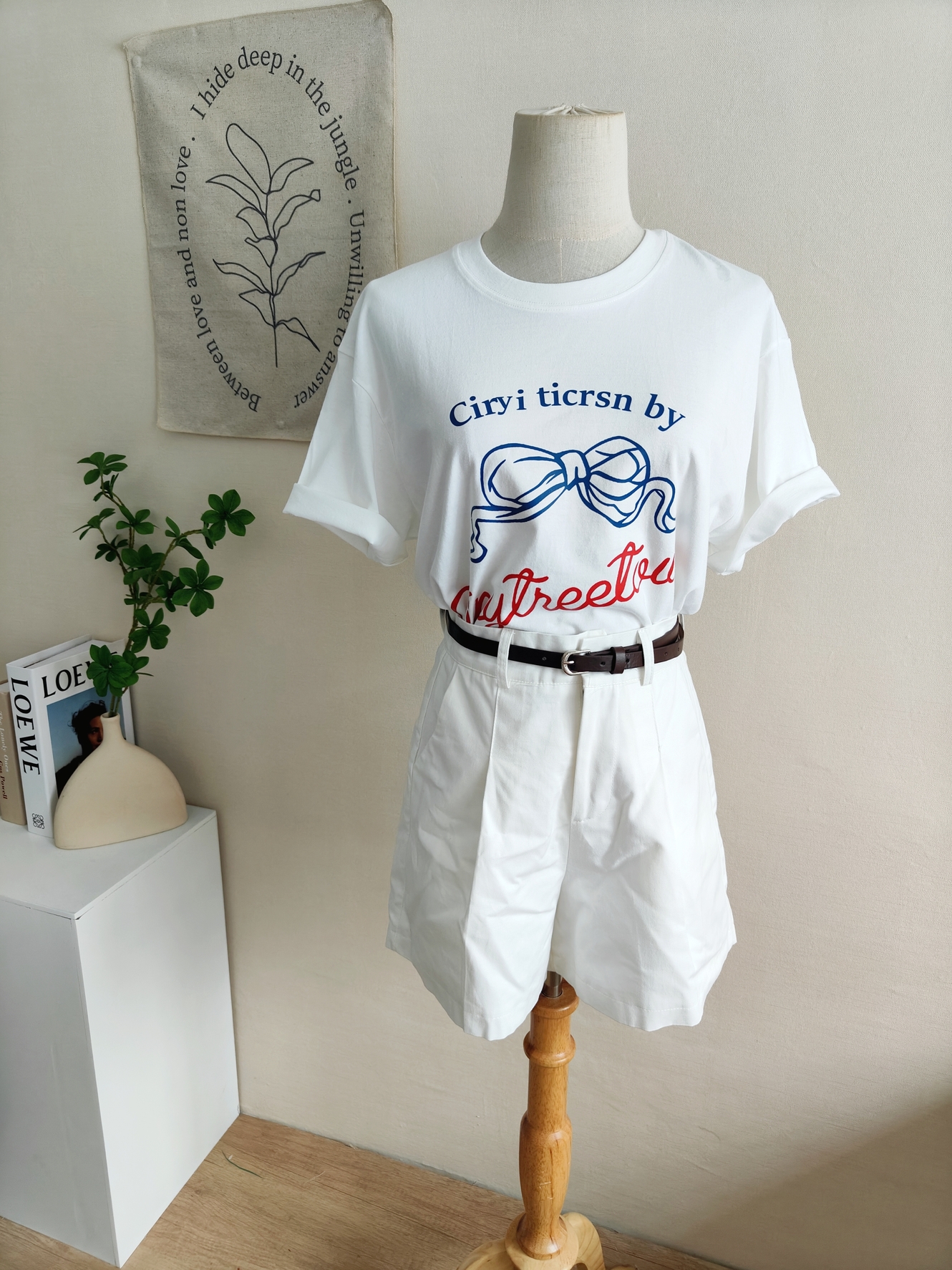 Retro Bow Letter Tee 复古蝴蝶结英文字母T恤 