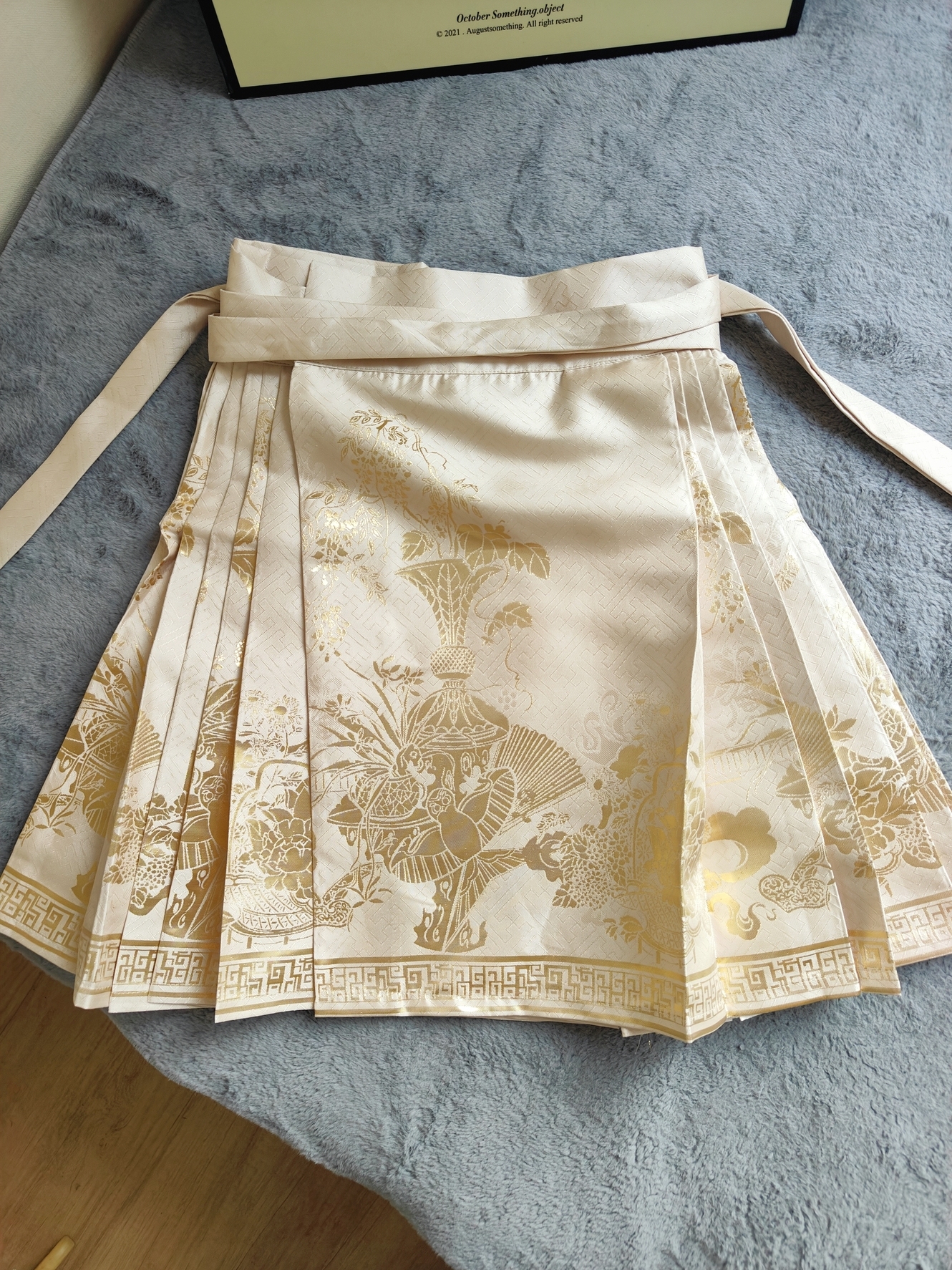 Gilded Petals Horse-face skirt Set 华美金色提花斜襟上衣 + 短款马面裙