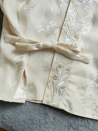 Gilded Petals Horse-face skirt Set 华美金色提花斜襟上衣 + 短款马面裙