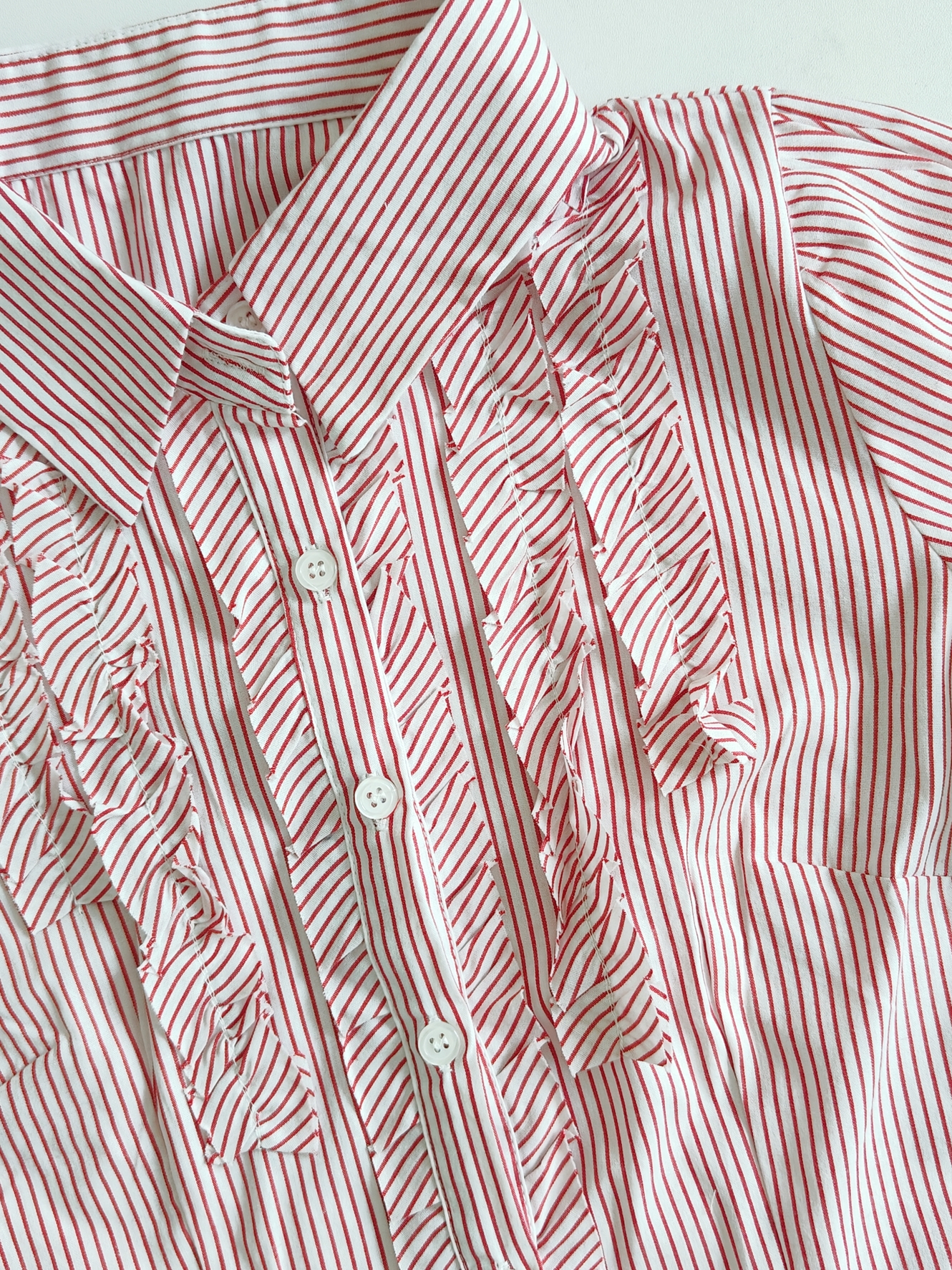 Sweet Ruffle Hem Blouse 木耳边短袖衬衫*red only