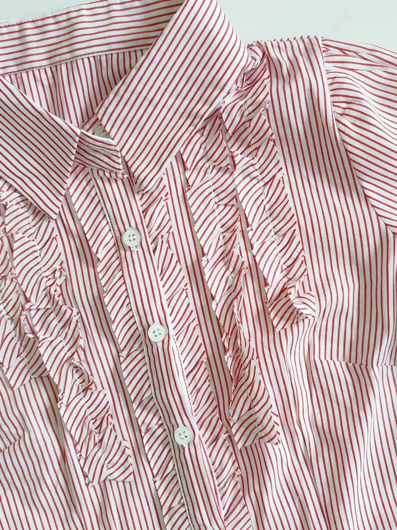 Sweet Ruffle Hem Blouse 木耳边短袖衬衫*red only