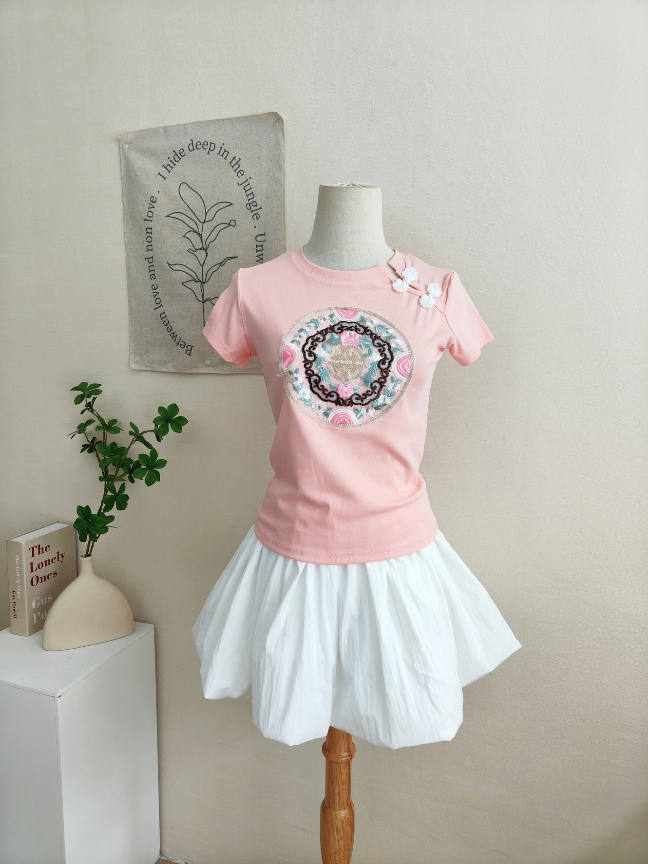 Embroidered Button Short Tee 刺绣斜盘扣短款t恤*3 Colors