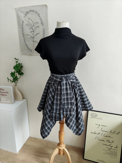 Plaid Ribbon-Tie Asymmetrical Skirt 不规则绑带格纹短裙*4 Colors