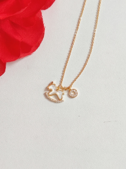 Lucky Horse Shell Collarbone Necklace 马年天然贝壳锁骨链